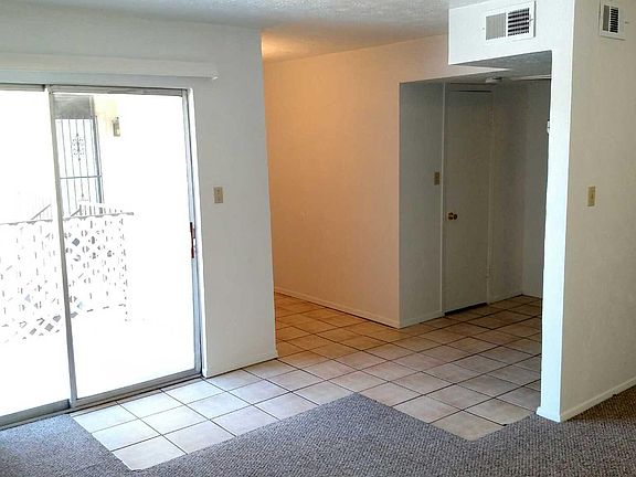 ENTRY WAY AREA AND SLIDER TO BALCONY