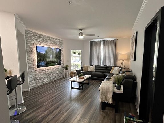 5th image of 10019 Courtney Palms Blvd #1