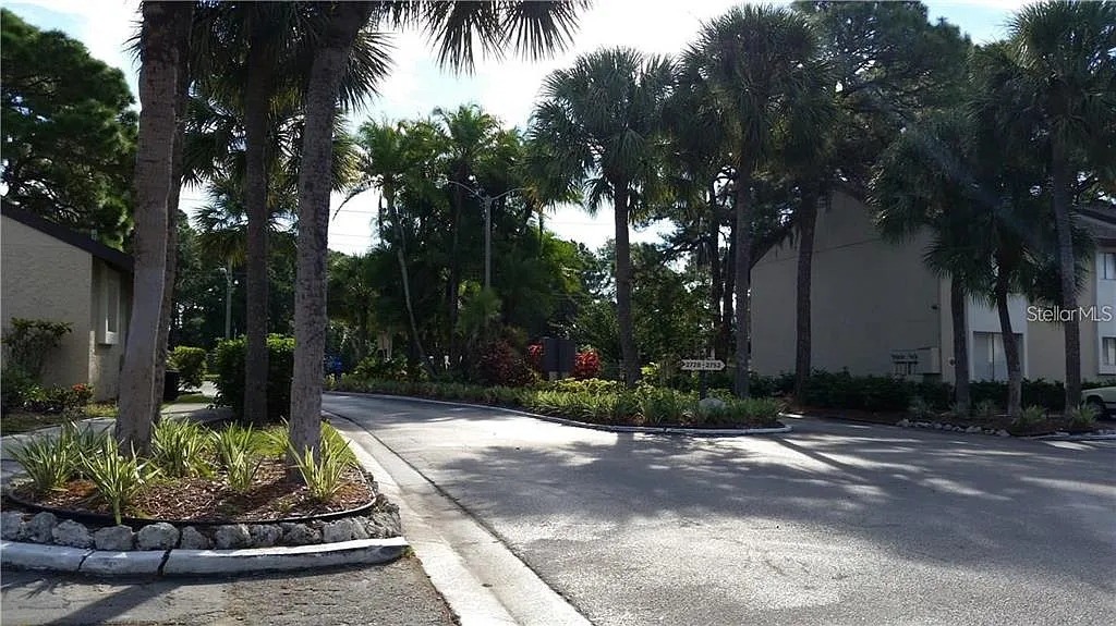 2 bed, 2.0 bath, 967 sqft, $1,625 — Photo 2