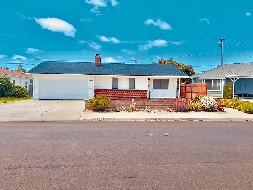 2723 Acacia St