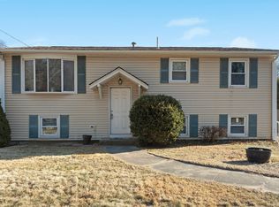 110 Oak Tree Ave, Warwick, RI 02886