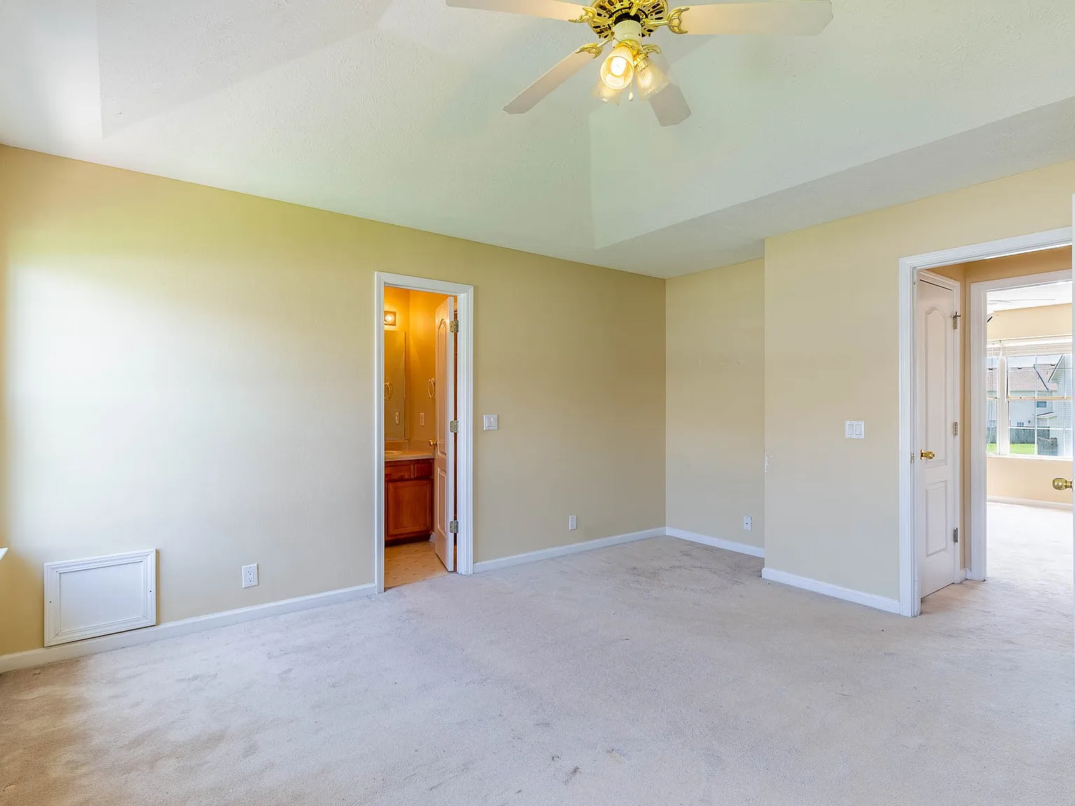 2 bed, 1280 sqft, $1,595 — Photo 4