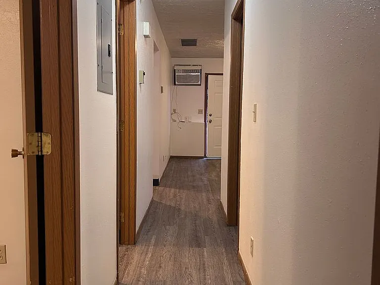 220 W 2nd St — Photo 11