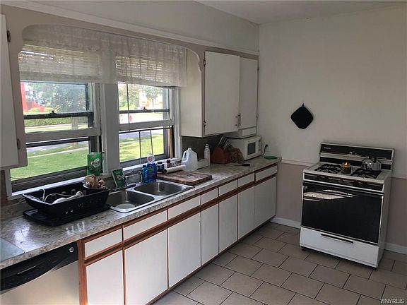 3rd image of 22 Oakgrove Ave