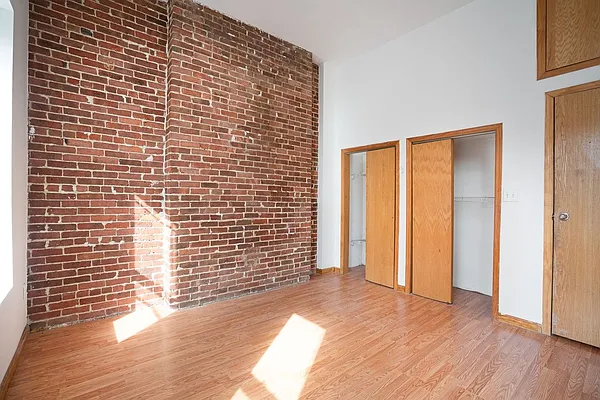 Rented by Waldstar Real Estate LLC | media 19