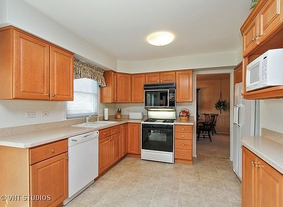 3rd image of 284 Continental Ln