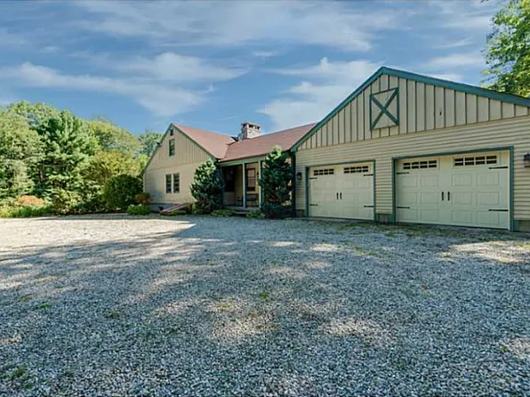 925 Tarkiln Rd, Burrillville, RI 02830