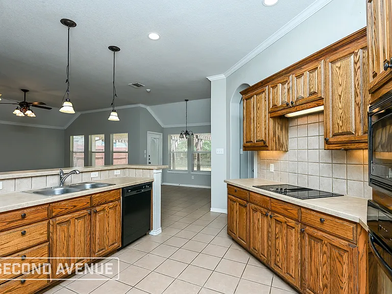 302 Charlie Way — Photo 4