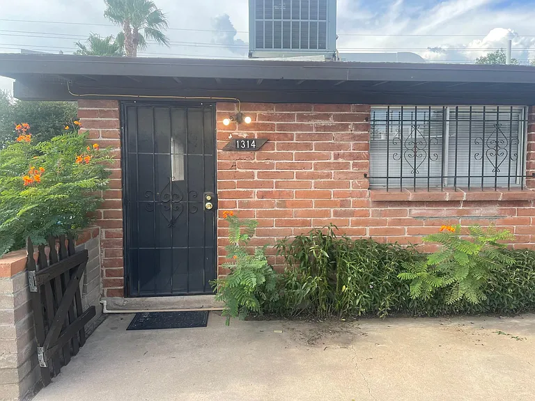 1314 N Venice Ave — Photo 1