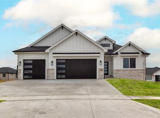 1108 NE Forest Ridge Ct, Ankeny, IA 50021