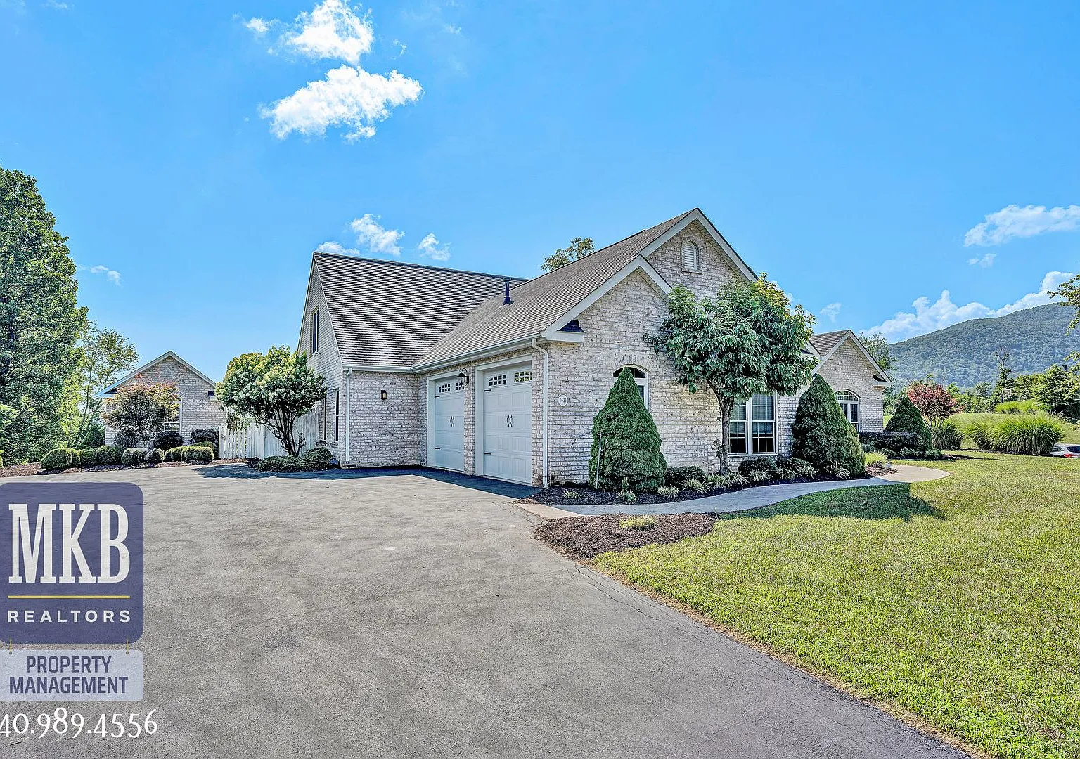 7621 Nandina Drive Roanoke, VA - Old Mill Plantation Custom Built Home — Photo 2