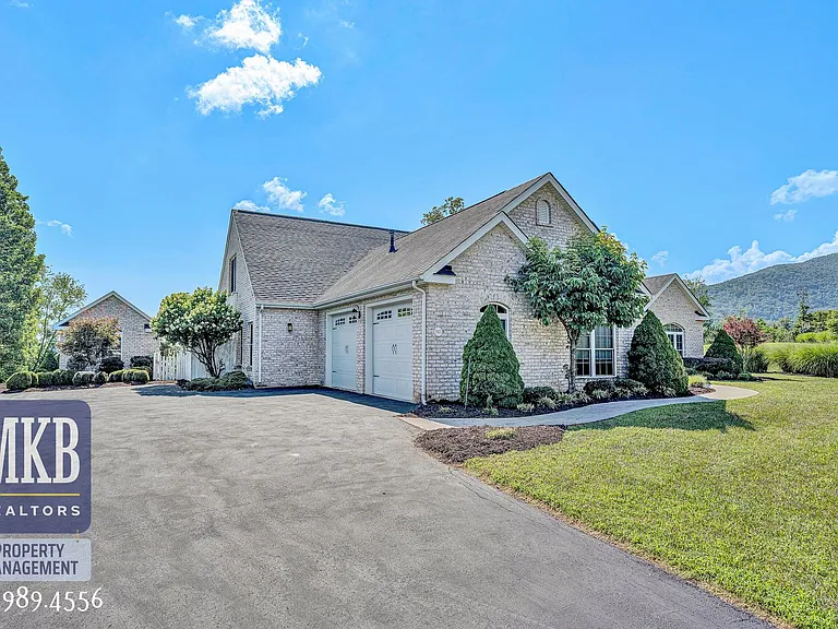7621 Nandina Dr — Photo 2