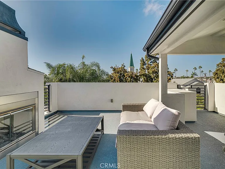 608 Heliotrope Ave — Photo 49