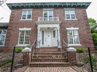 30 Roslyn Ave, Providence, RI 02908