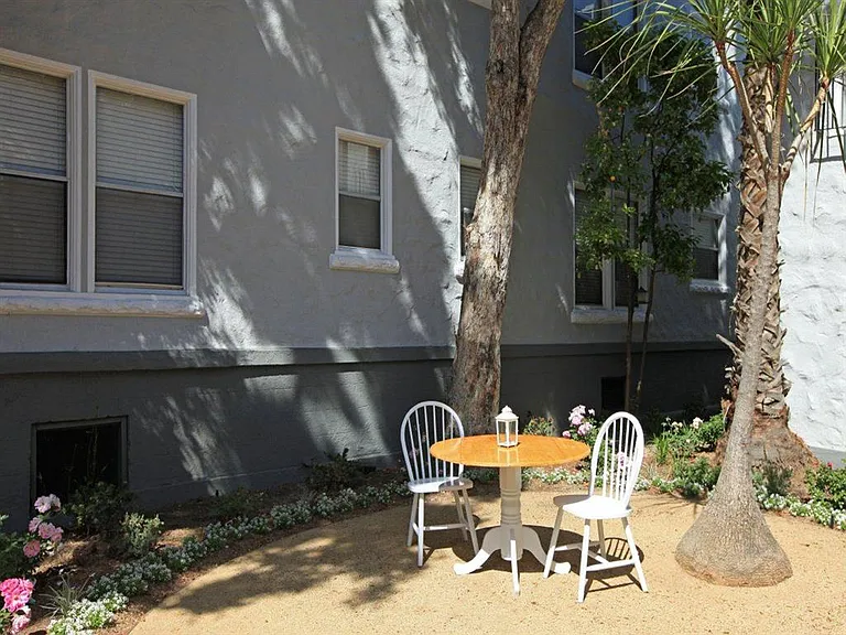 Chateau El Cerrito Apartments — Photo 16