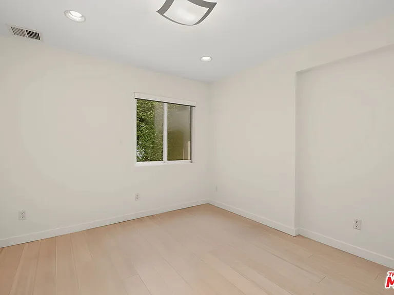 175 Barlock Ave — Photo 30