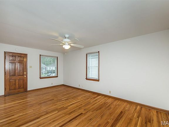 3rd image of 1301 Fairmount Ct