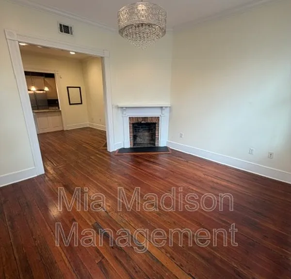 302 E 33rd St — Photo 2