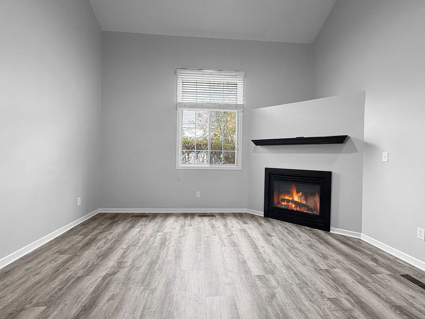 2 bed, 2.0 bath, 1424 sqft, $2,045 — Photo 4
