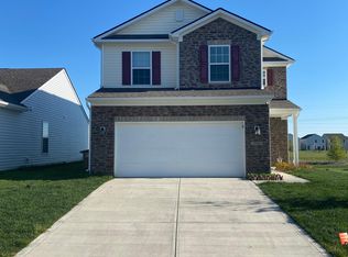 2556 Creek Bank Dr, Columbus, IN 47201