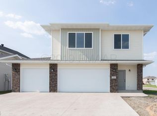 1006 Eaglewood Ave, West Fargo, ND