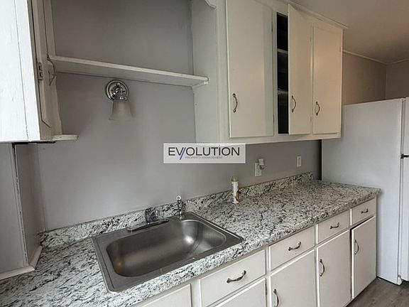 5th image of 46 Maple St Unit 1