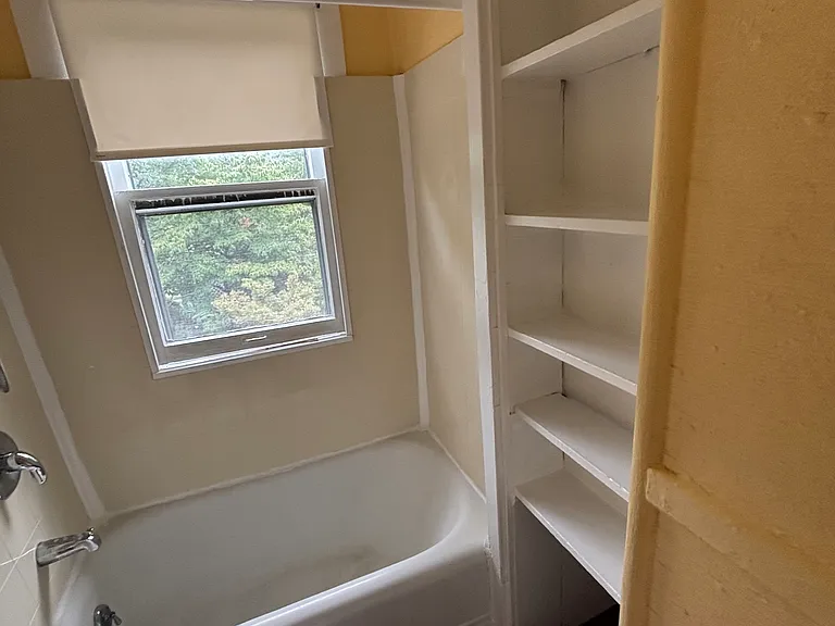 422 King George Ave SW #3 — Photo 19