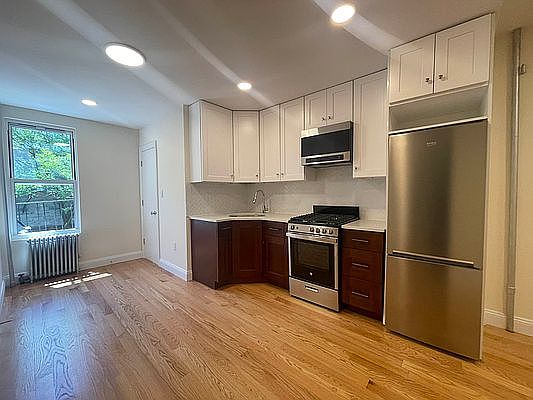1st image of 216 Montrose Ave #2