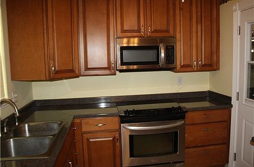 3rd image of 3510 Oakland St