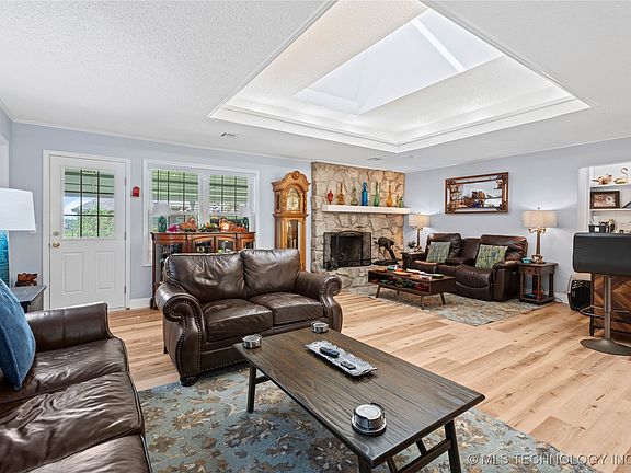 4th image of 4821 SE Barlow Dr