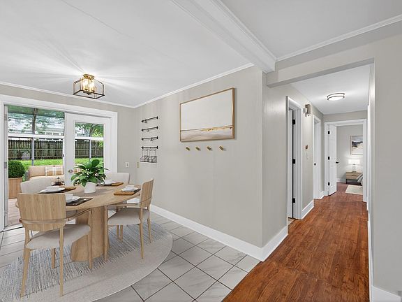 4th image of 548 22nd St NE