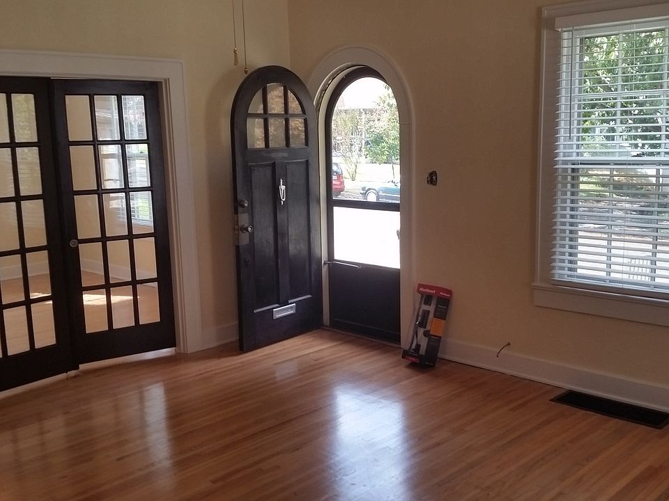 2nd image of 1208 Ashwood Pl
