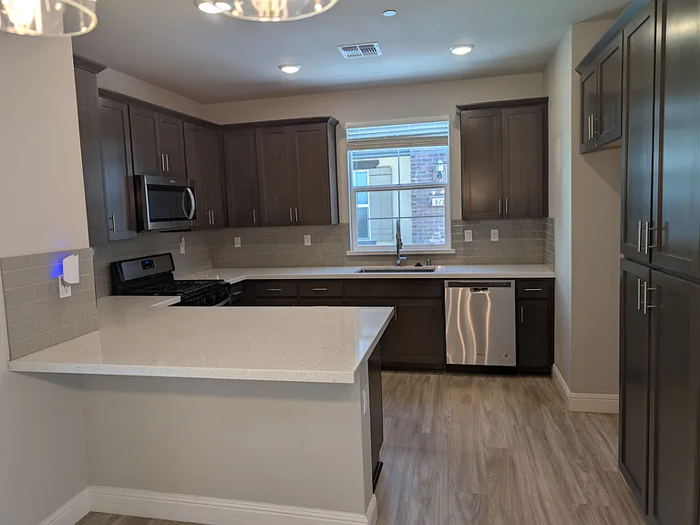 953 Posey St — Photo 30