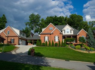 912 Crown Ridge Ln, Powell, TN 37849