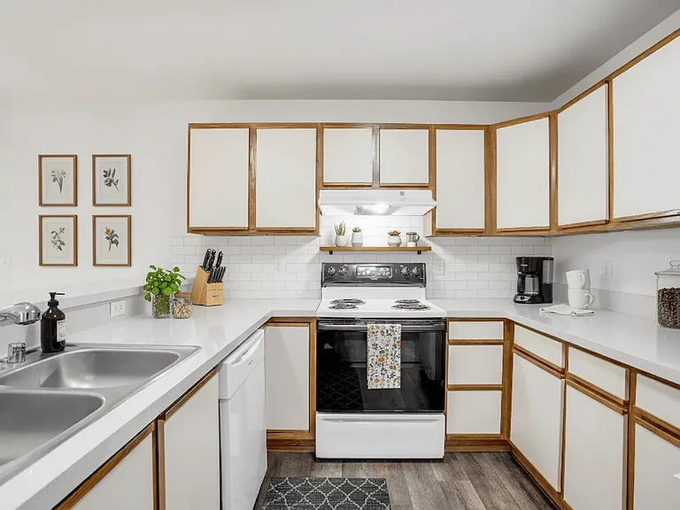 Kinwood Townhomes — Photo 9