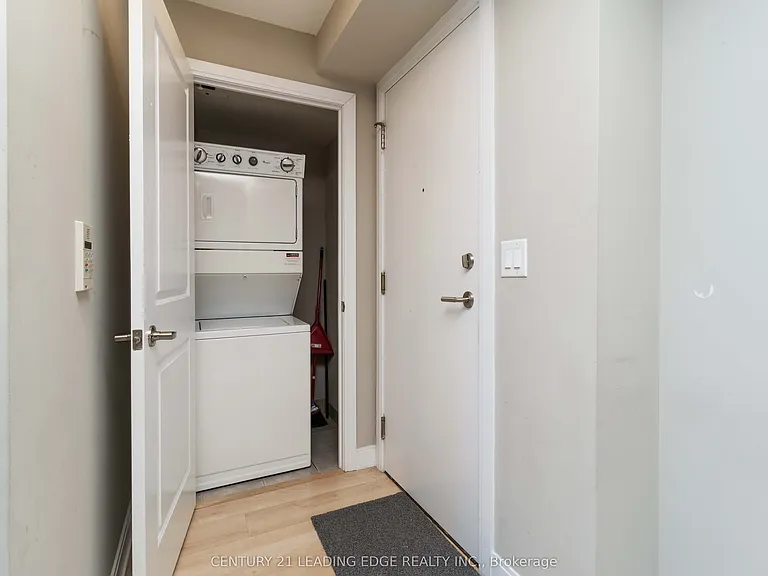 330 Burnhamthorpe Rd W #806 — Photo 5