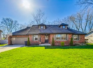 1332 Southwind Dr, Northbrook, IL 60062