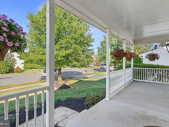 3rd image of 20525 Breezyhill Dr
