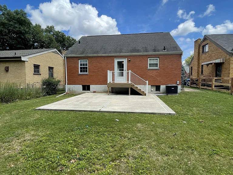 425 James Ave — Photo 7