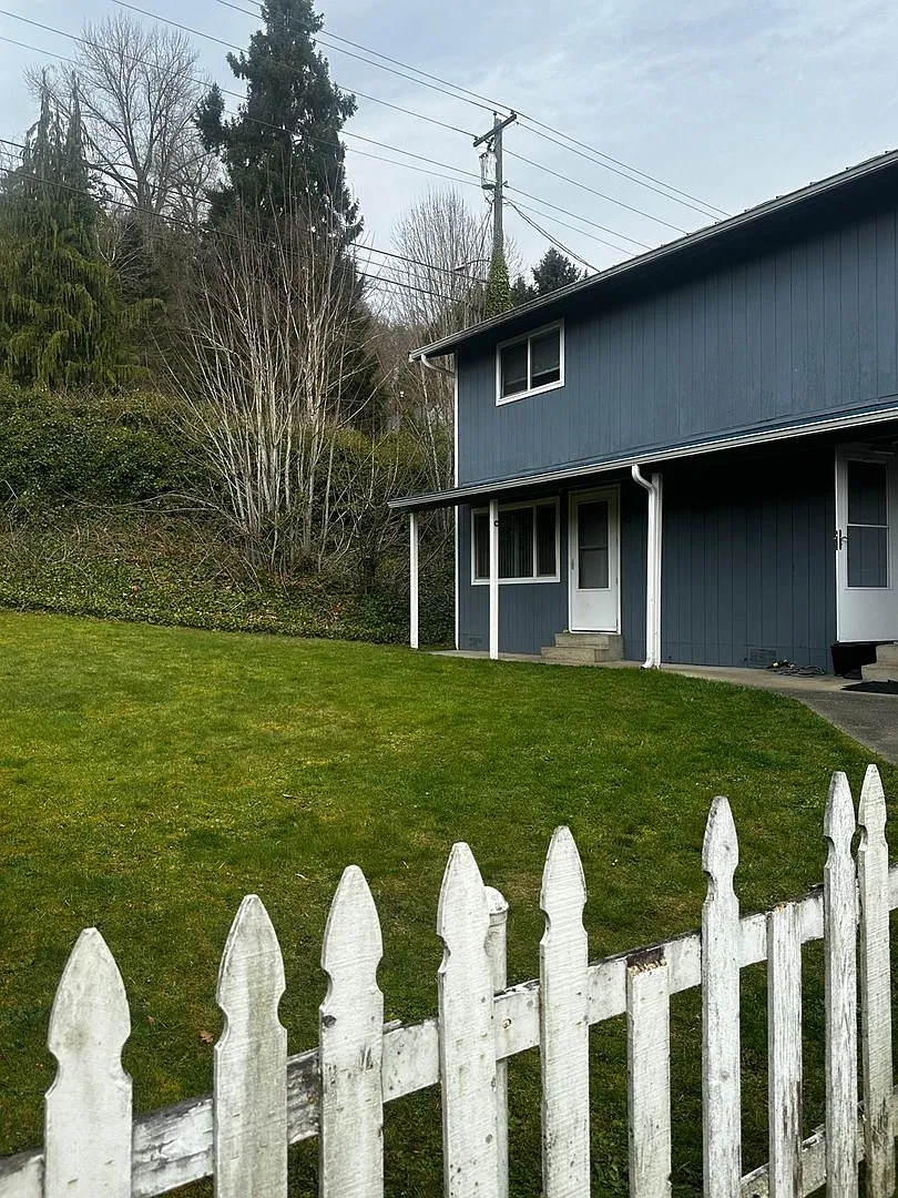1221 Maple Avenue — Photo 2