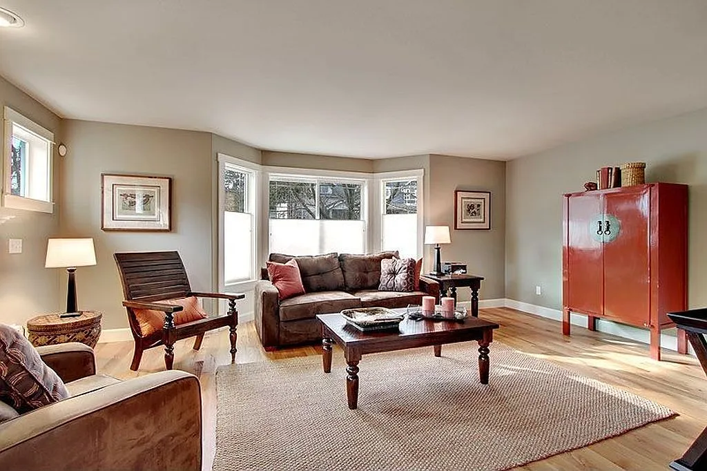 3 bed, 3.5 bath, 2390 sqft, $4,750 — Photo 3