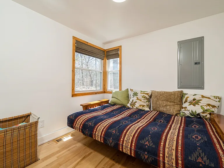 100 Poplar Ln — Photo 24