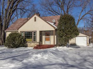 789 Sandhurst Dr W, Roseville, MN 55113