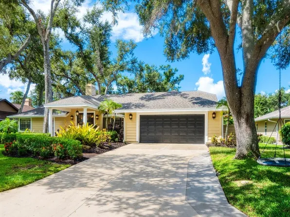1773 Oak Lakes Dr, Sarasota, FL 34232