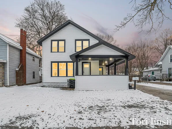 215 E Washington St, Greenville, MI 48838