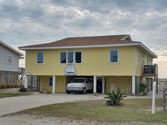 3rd image of 1711 W Beach Dr