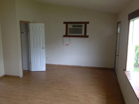 5th image of 218 Galewood Dr