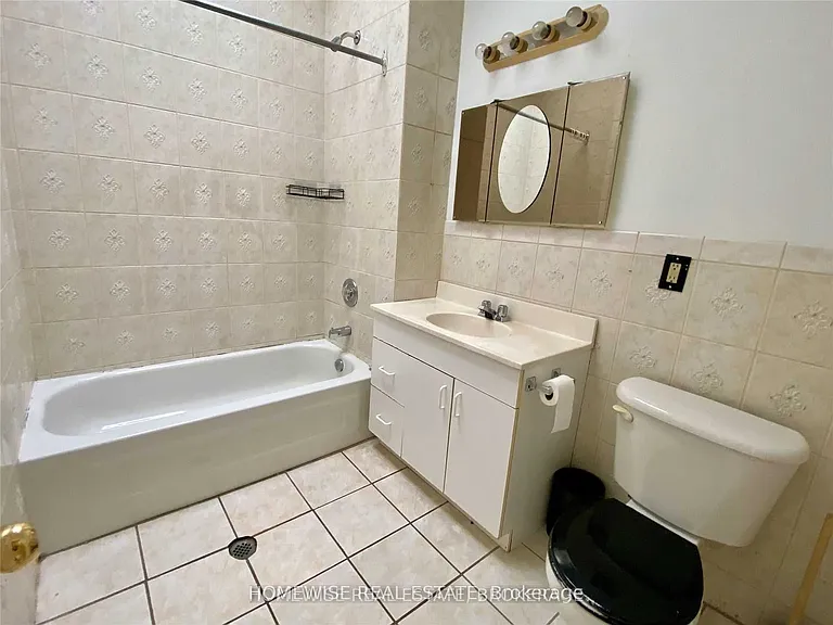 1582 Queen St W #1 — Photo 8