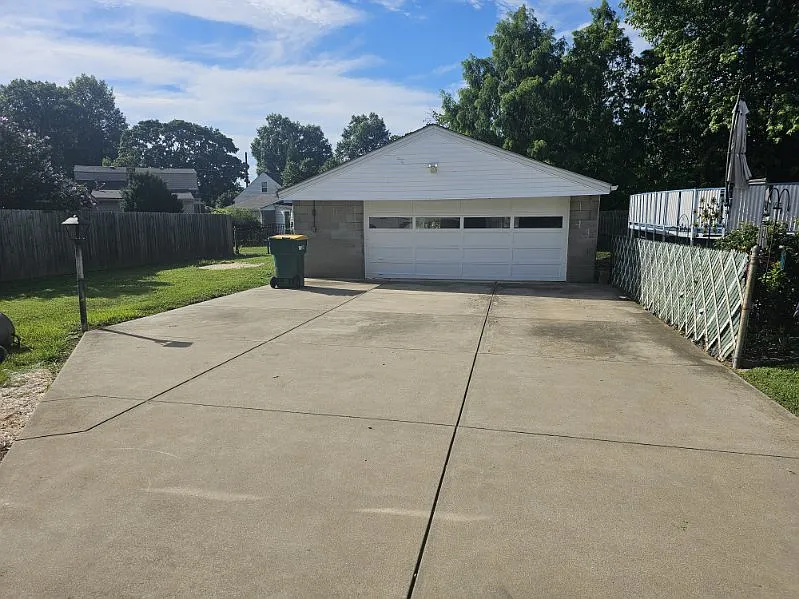 830 Packard Ave — Photo 3