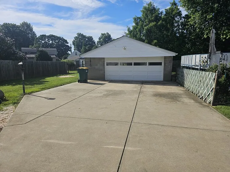 830 Packard Ave — Photo 3